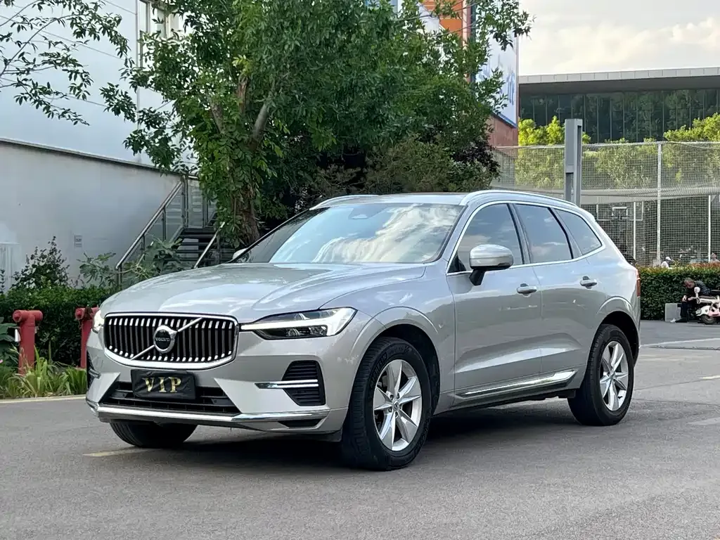 Volvo XC60 — фото 1