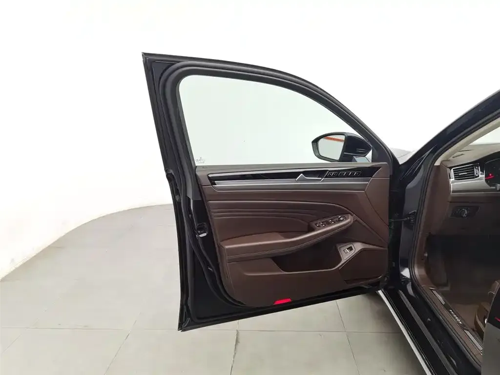 Volkswagen Phideon — фото 9