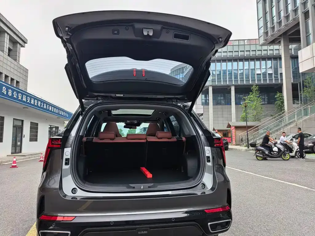 Changan CS75PLUS — фото 9