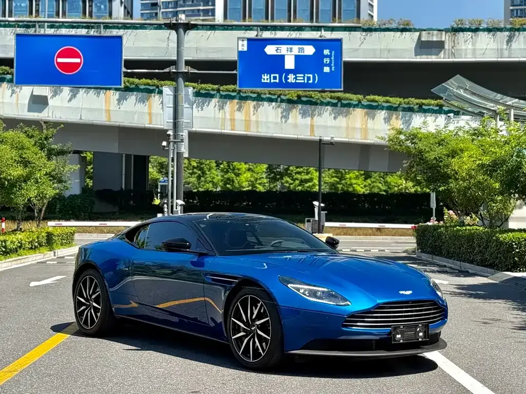 Aston Martin DB11 2024 из CN, фото 5