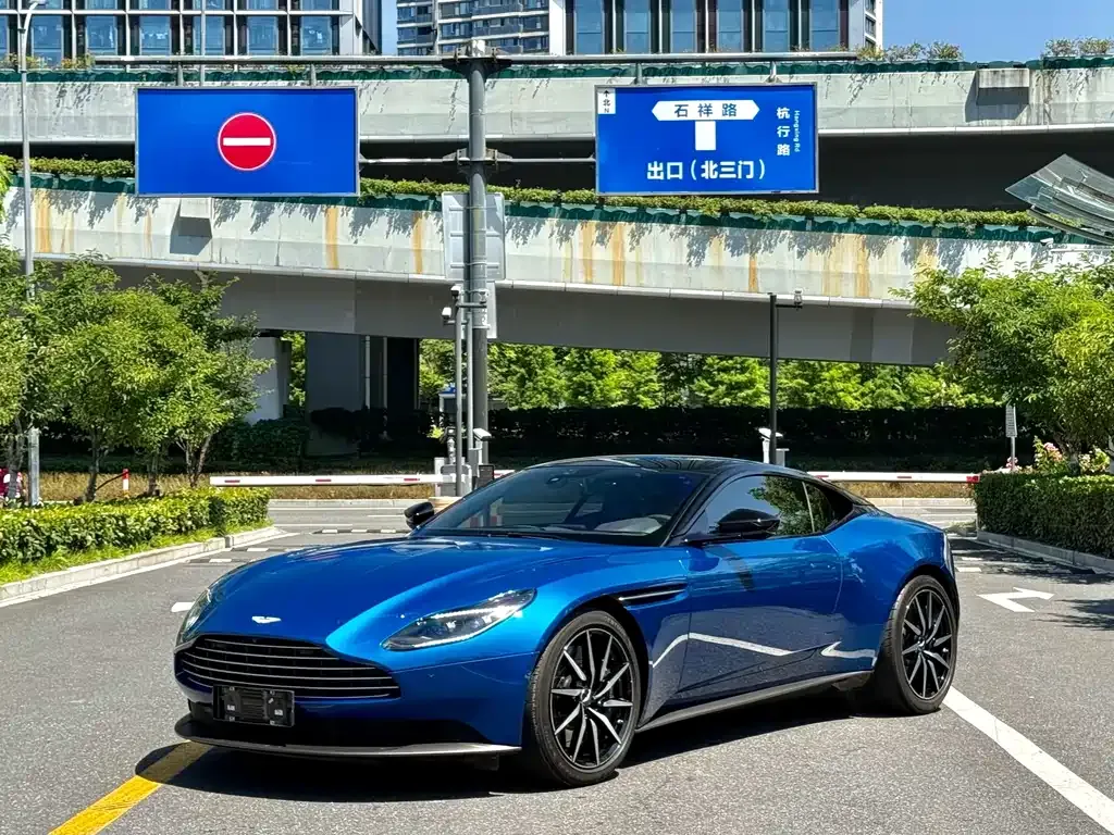 Aston Martin DB11 2024 из CN, фото 4
