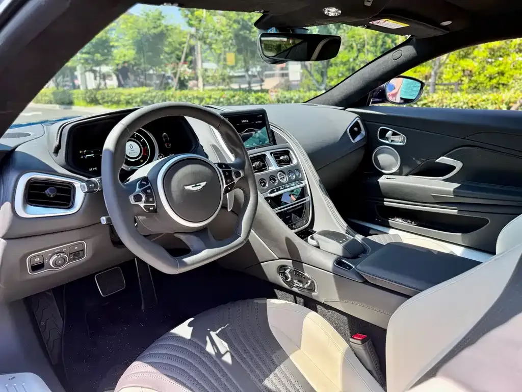 Aston Martin DB11 2024 из CN, фото 3
