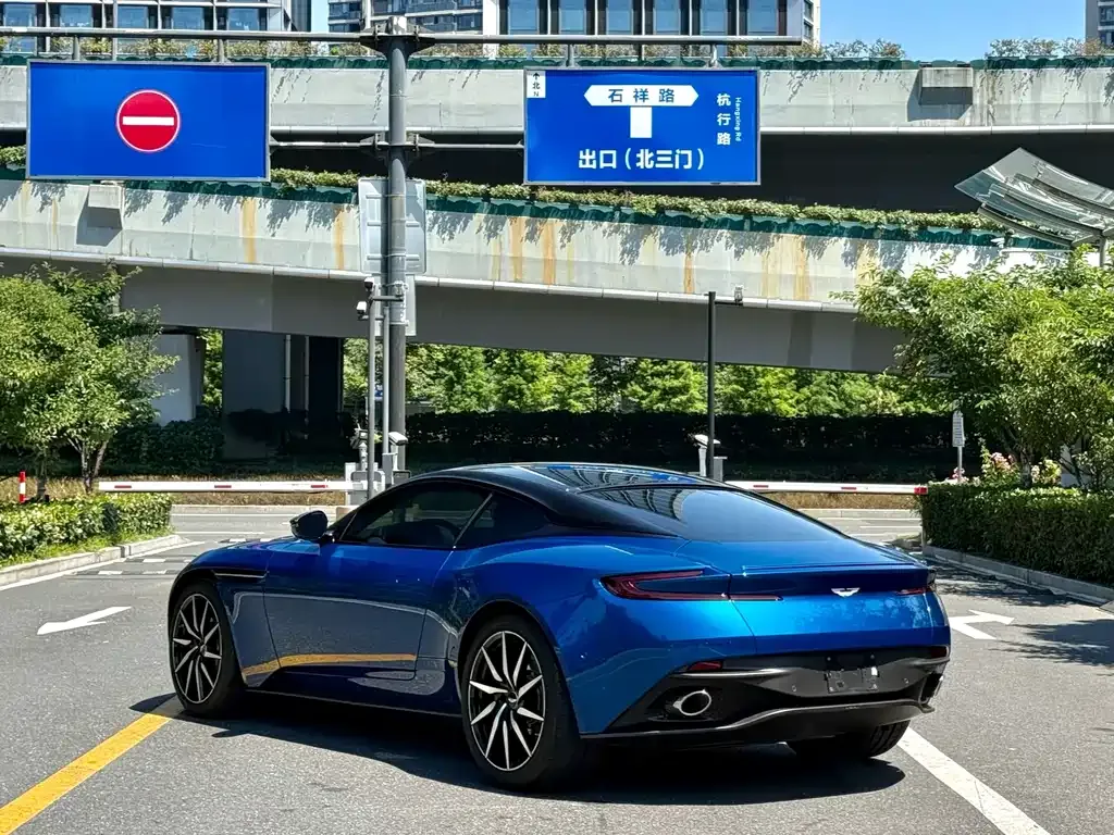 Aston Martin DB11 2024 из CN, фото 6