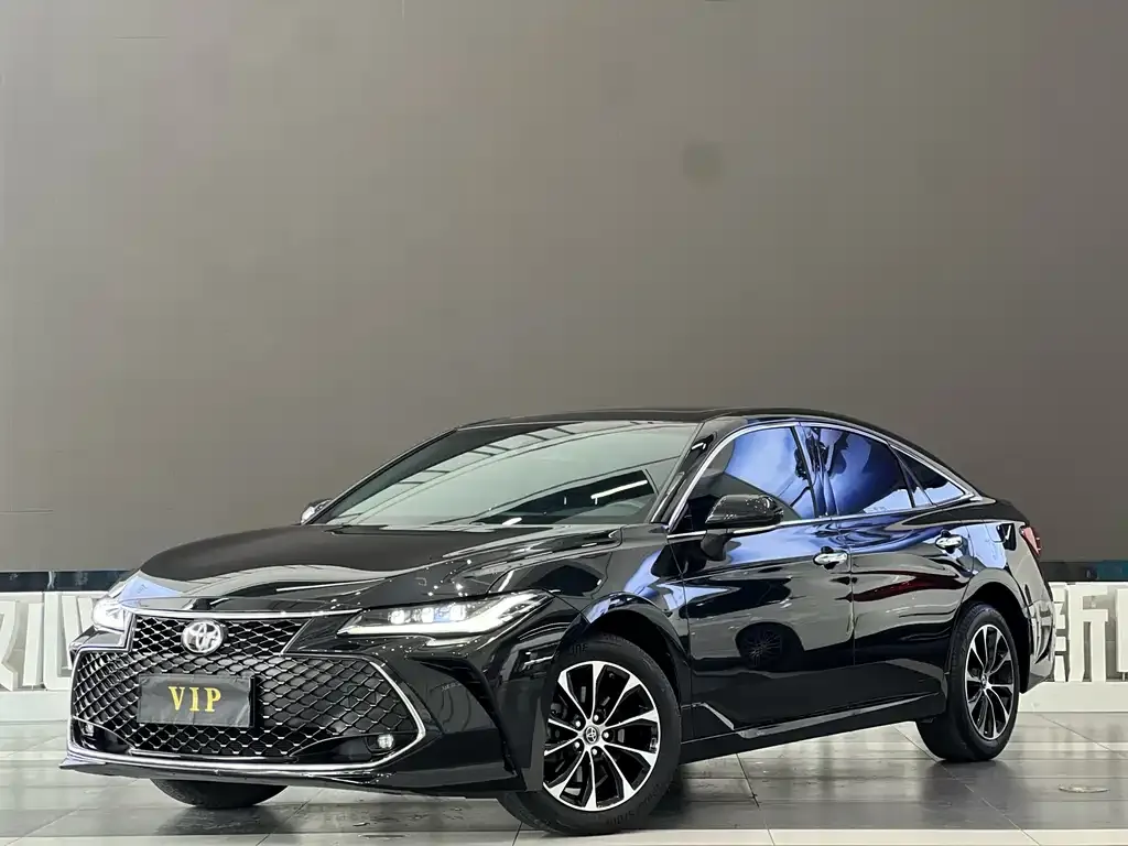 Toyota Avalon — фото 1