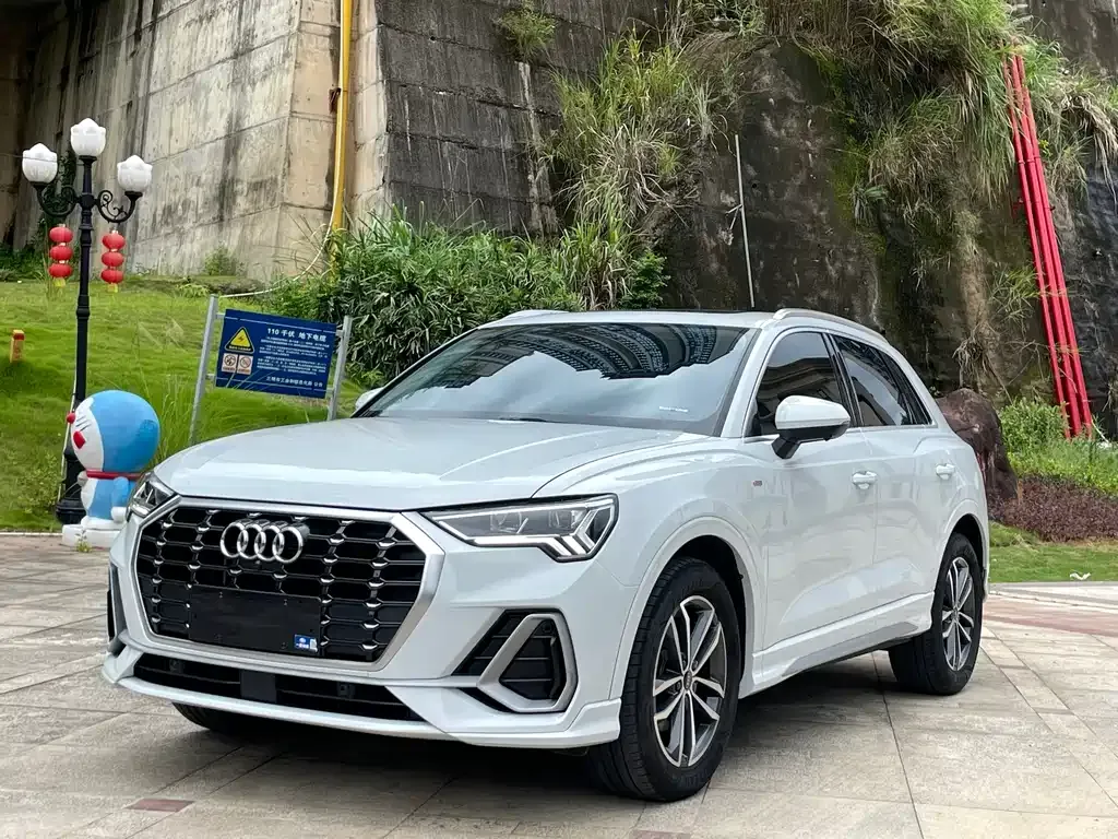 Audi Q3 — фото 1