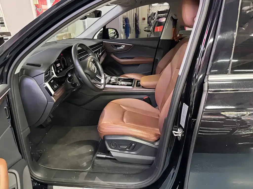 Audi Q7 2021 из CN, фото 10