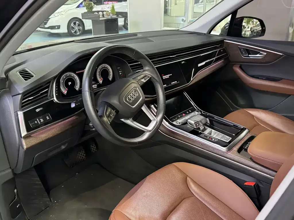 Audi Q7 2021 из CN, фото 7