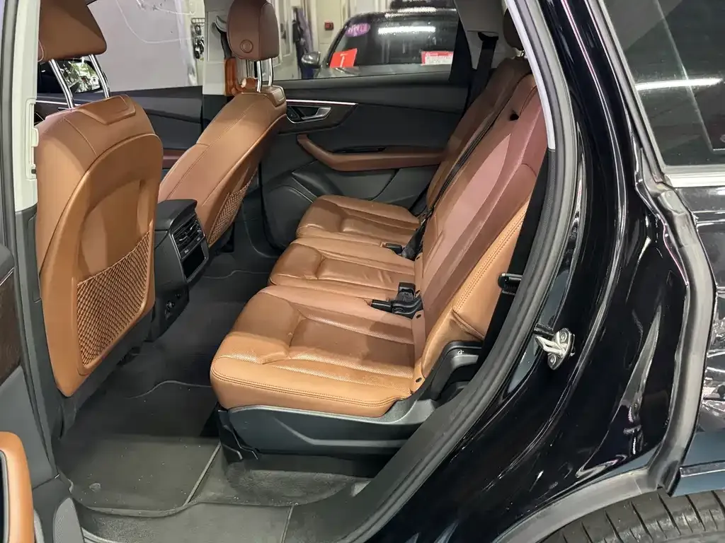 Audi Q7 2021 из CN, фото 2