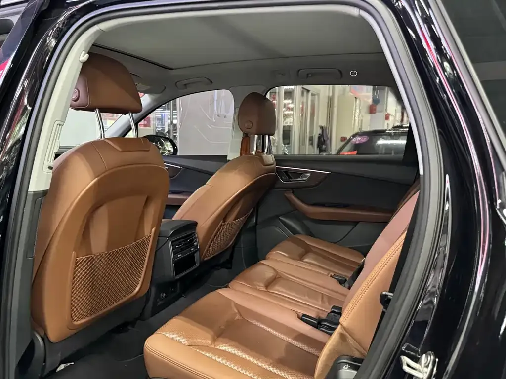 Audi Q7 2021 из CN, фото 9