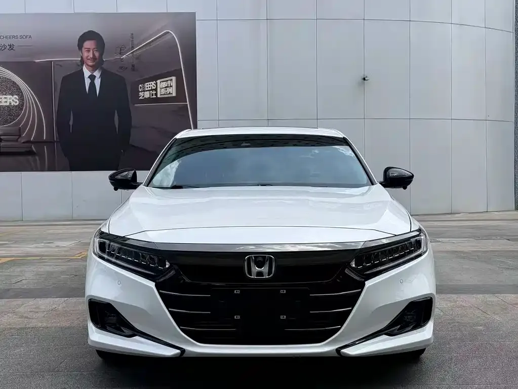 Honda Accord — фото 10
