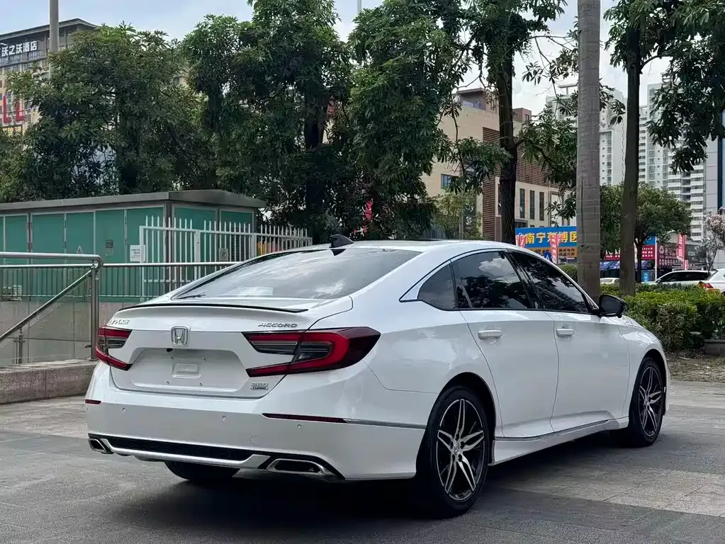 Honda Accord — фото 9