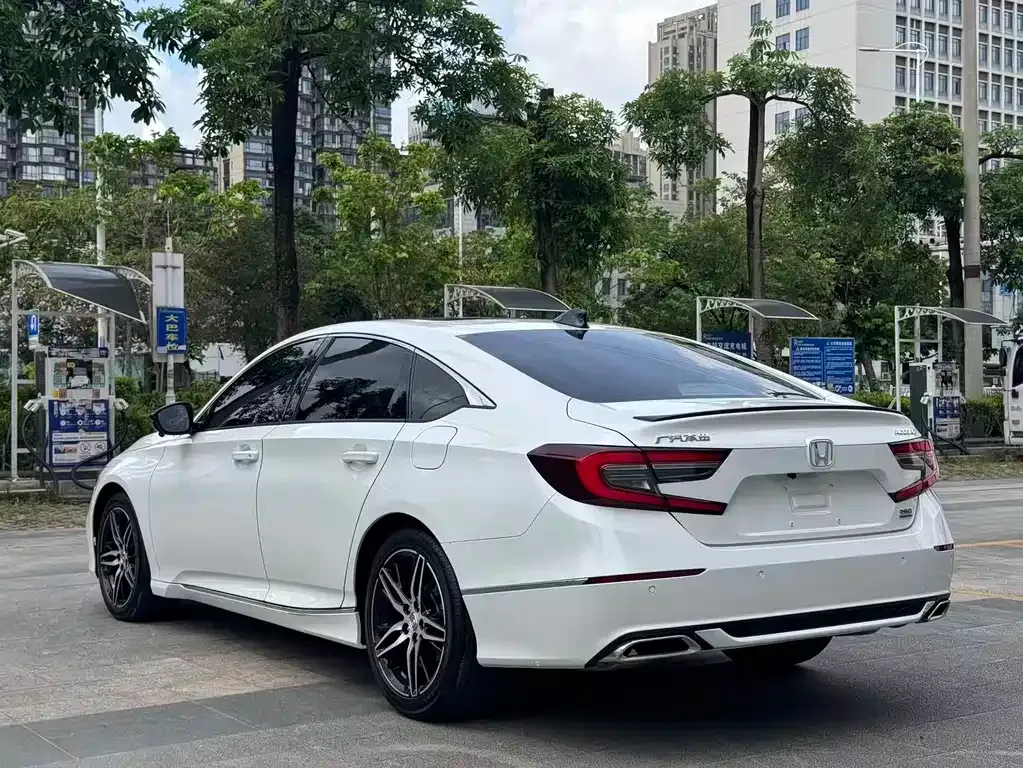 Honda Accord — фото 8