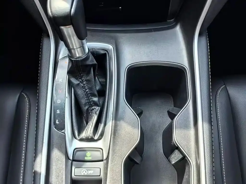 Honda Accord — фото 7