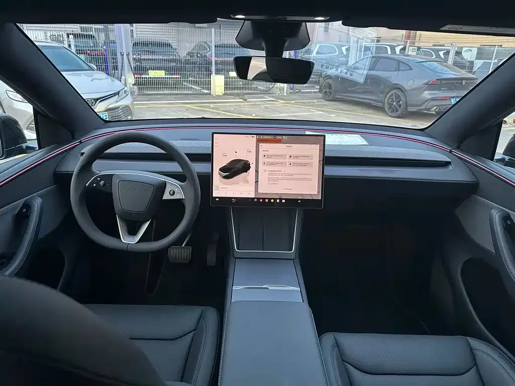 Tesla Model Y — фото 8