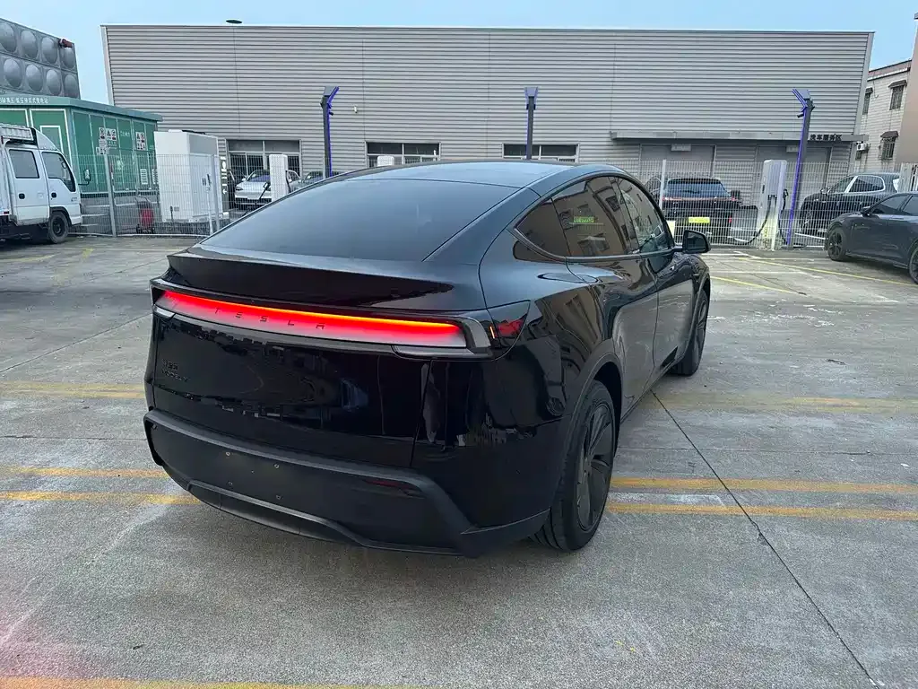 Tesla Model Y — фото 4