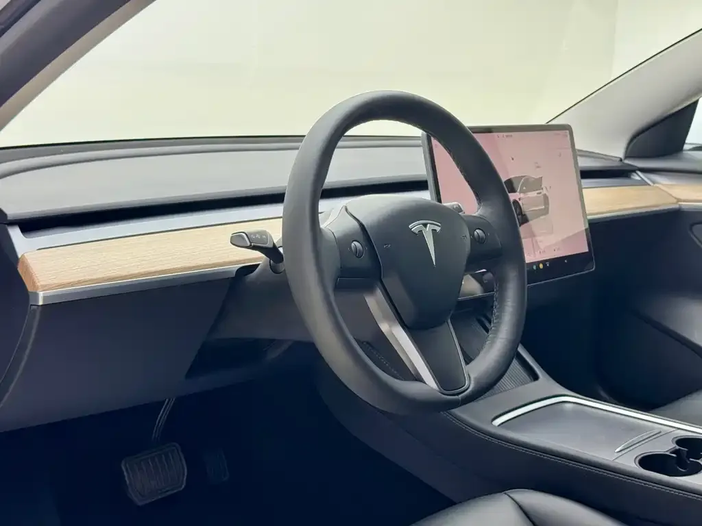 Tesla Model 3 — фото 6
