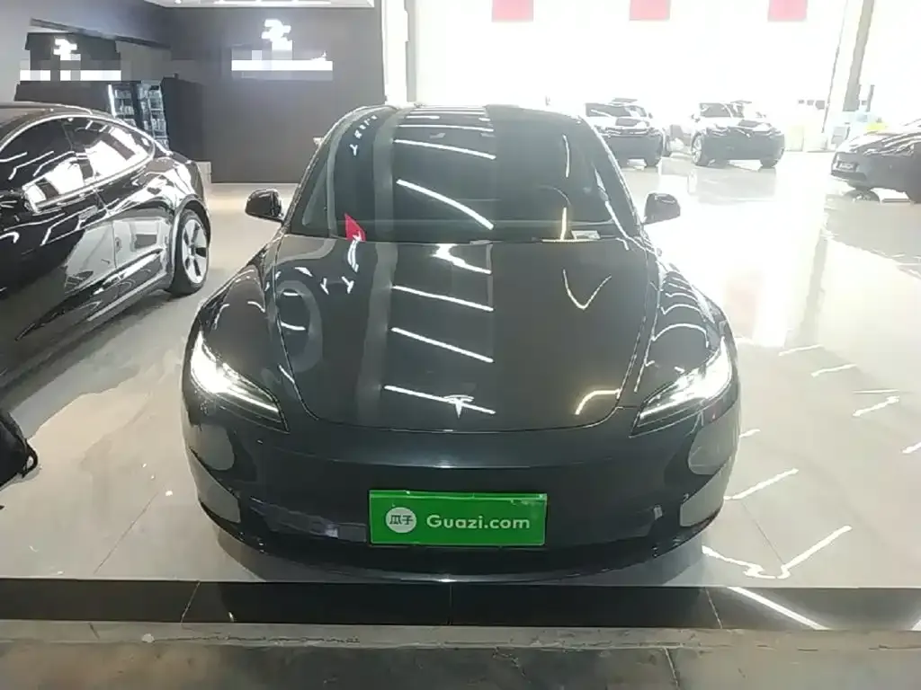 Tesla Model 3 — фото 10