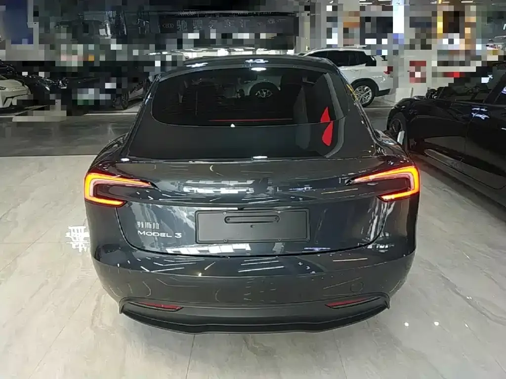 Tesla Model 3 — фото 9