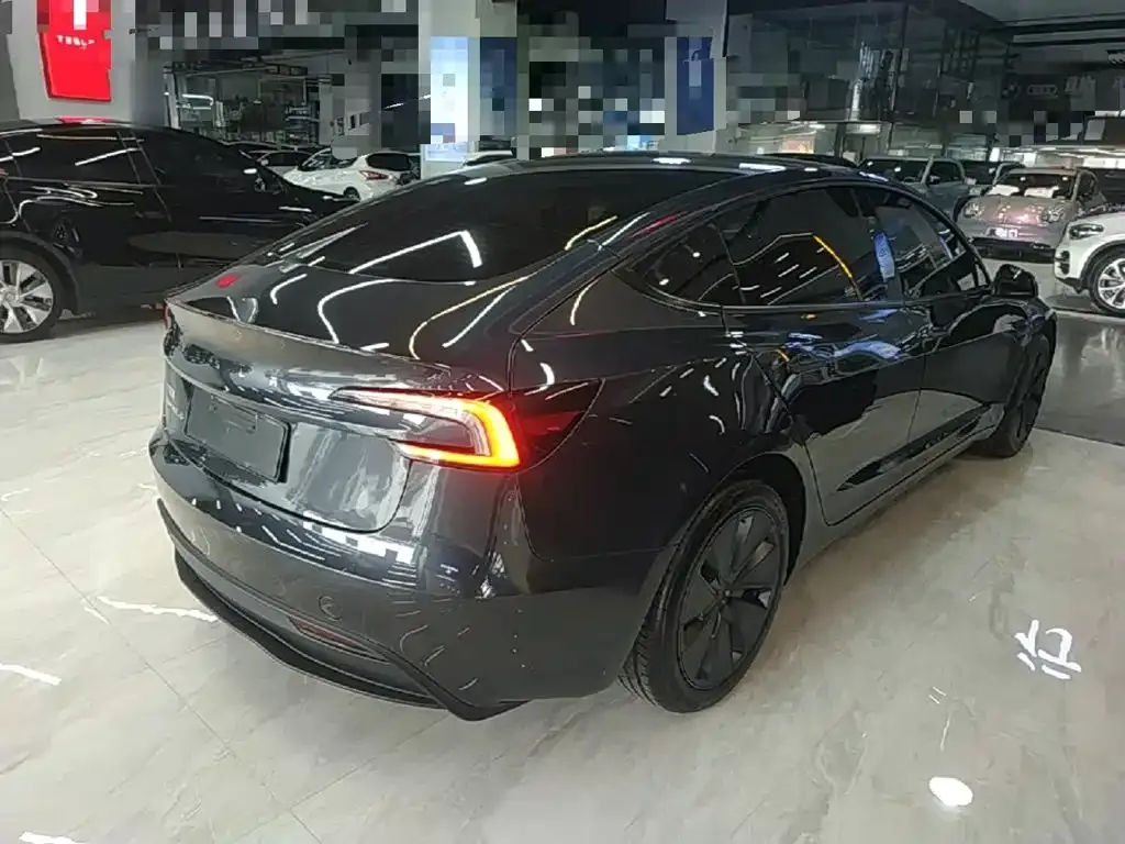 Tesla Model 3 — фото 4