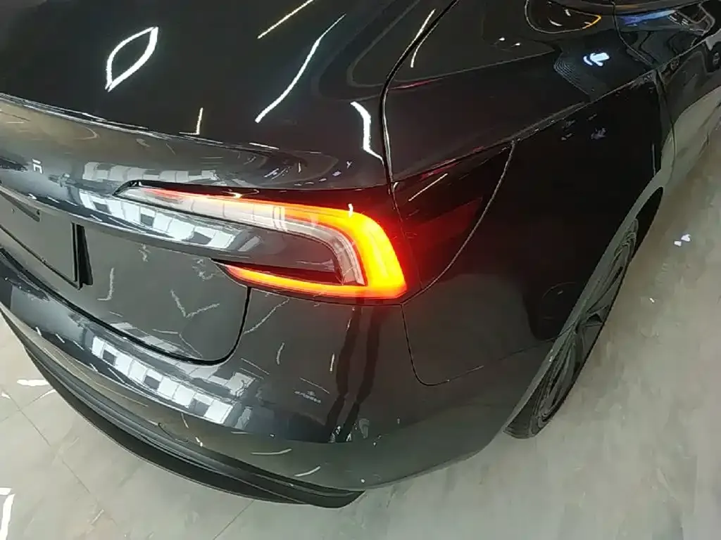 Tesla Model 3 — фото 2