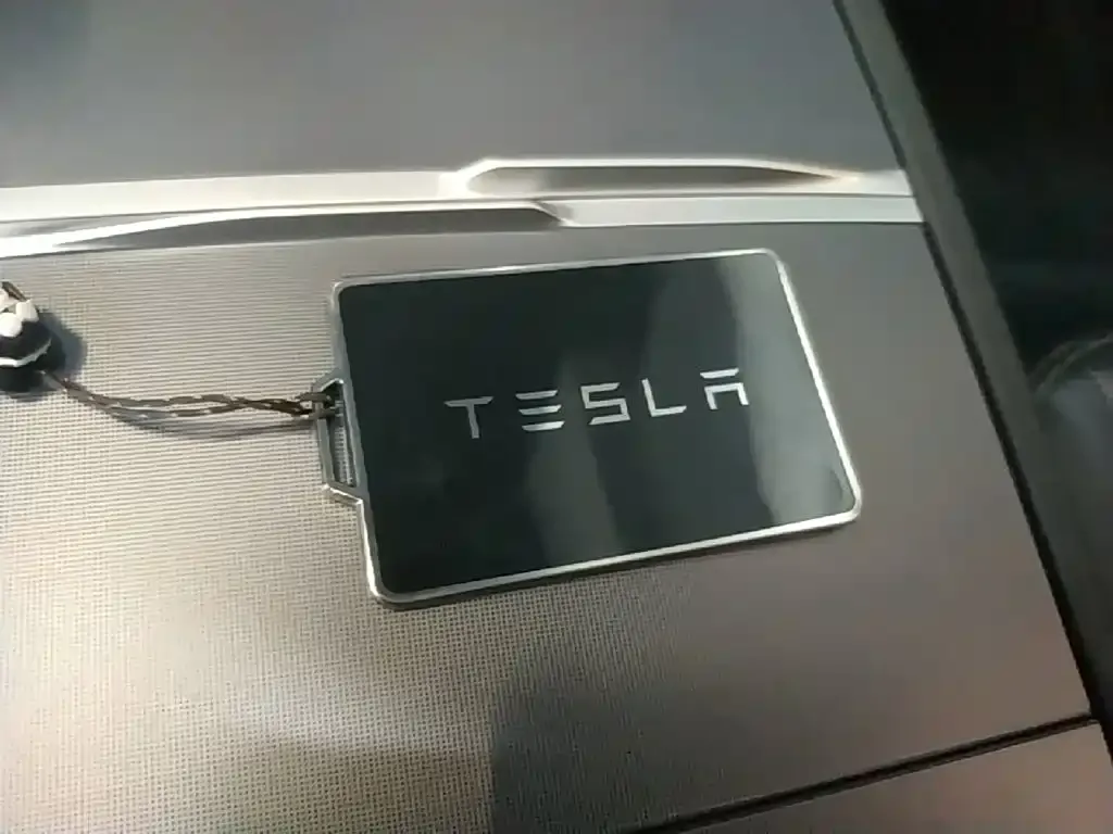 Tesla Model 3 — фото 7
