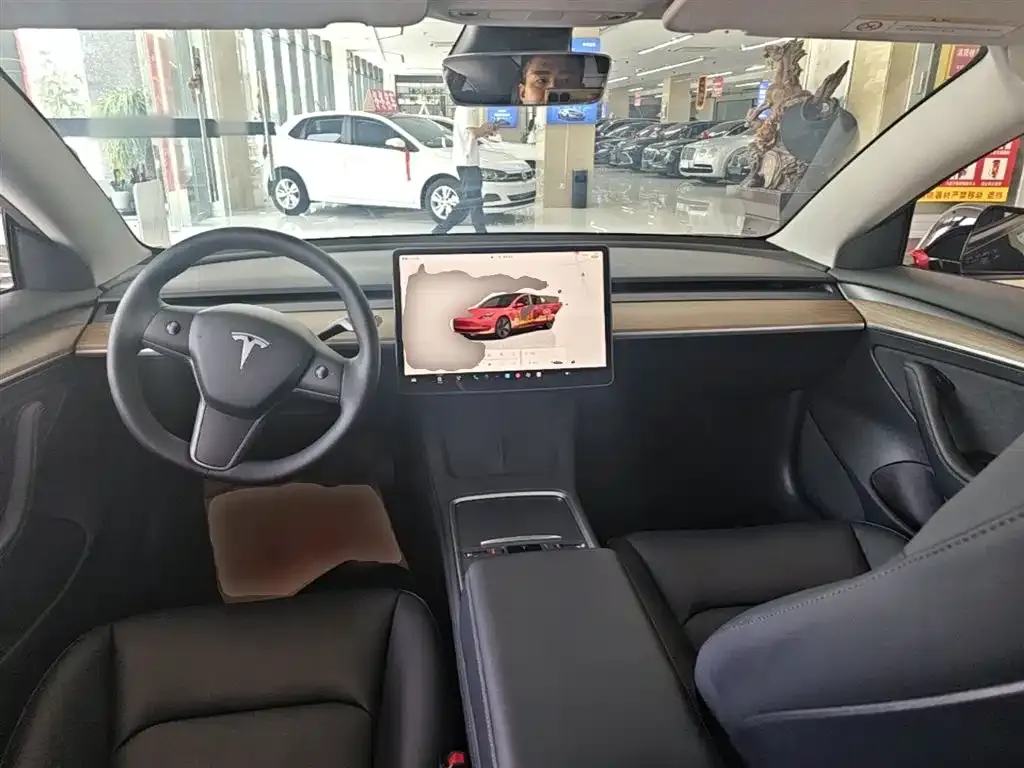 Tesla Model 3 — фото 6