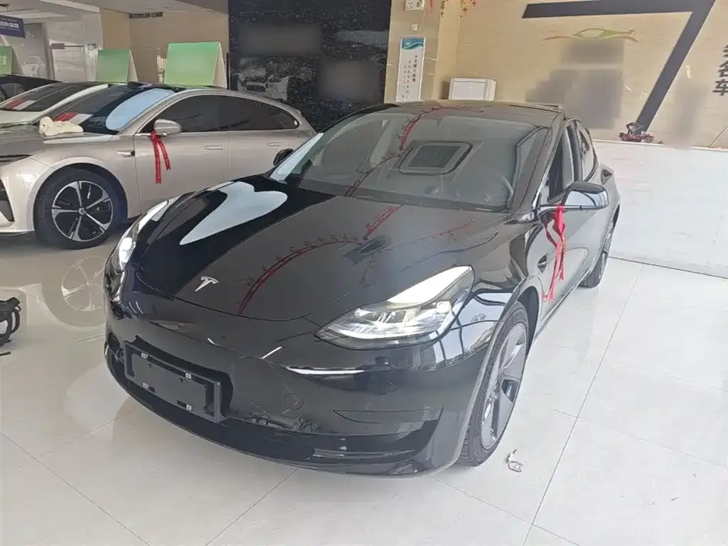 Tesla Model 3 — фото 4