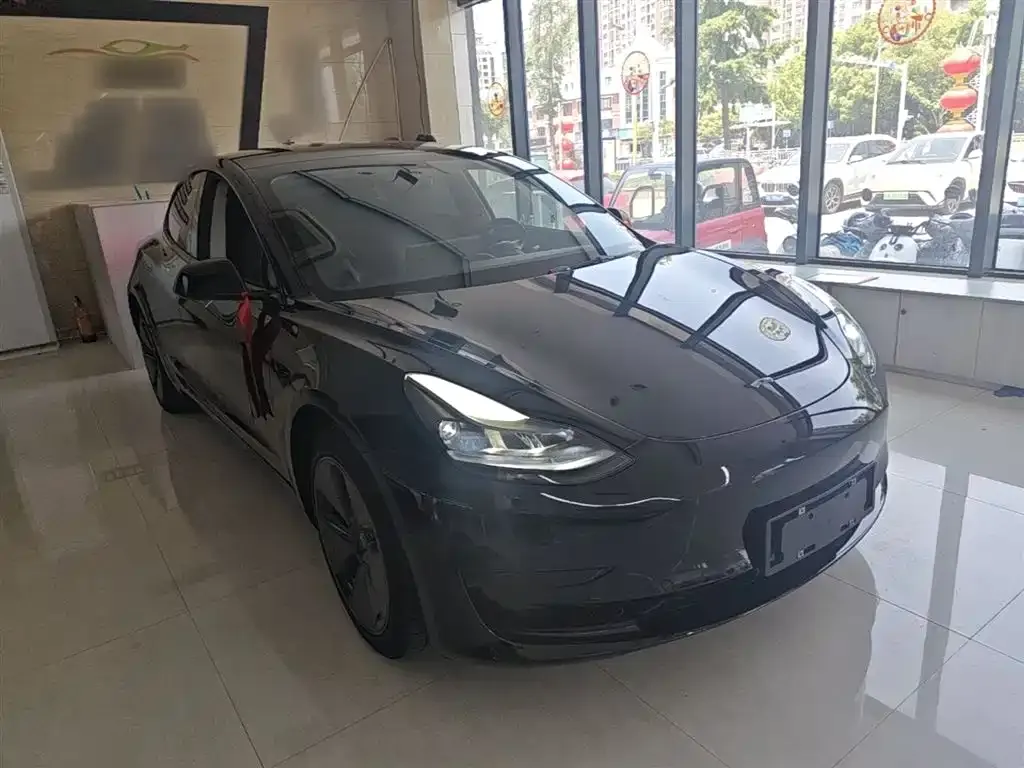 Tesla Model 3 — фото 7