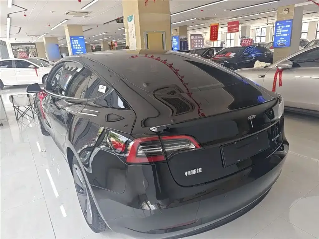 Tesla Model 3 — фото 2
