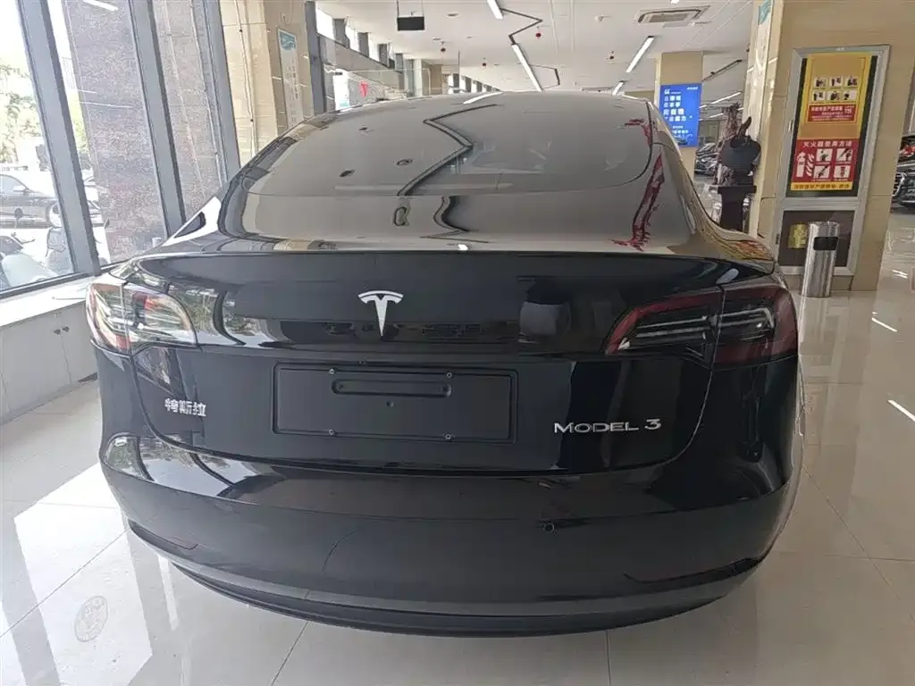 Tesla Model 3 — фото 10
