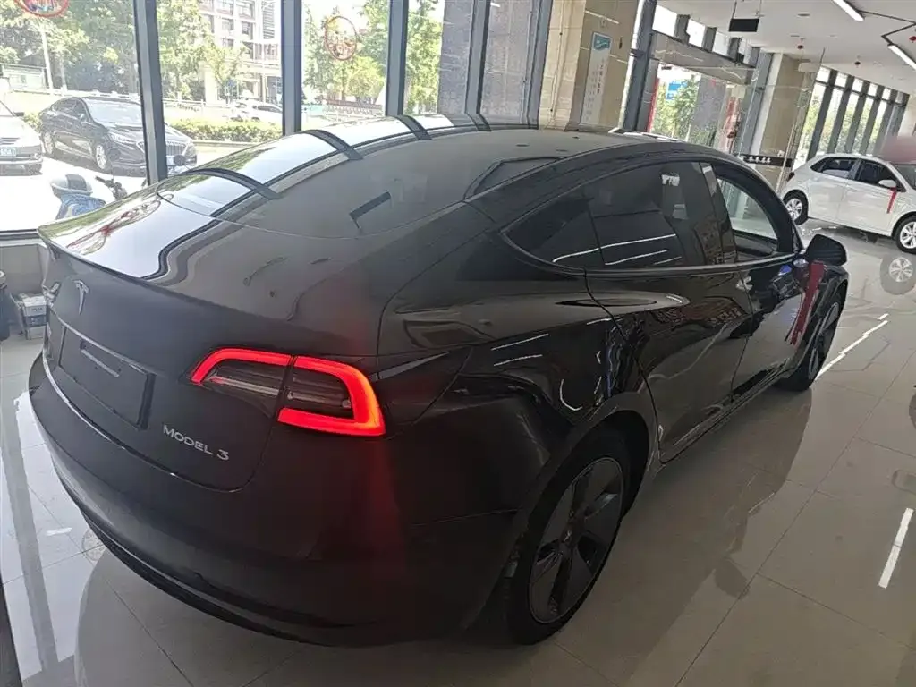 Tesla Model 3 — фото 3