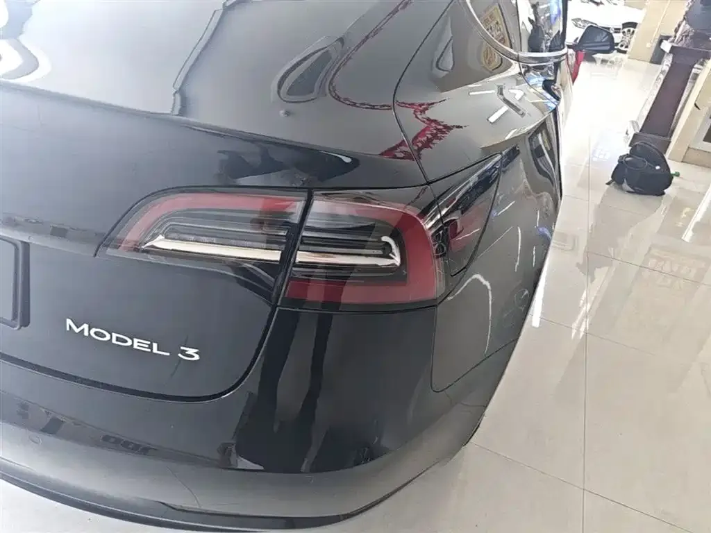 Tesla Model 3 — фото 5