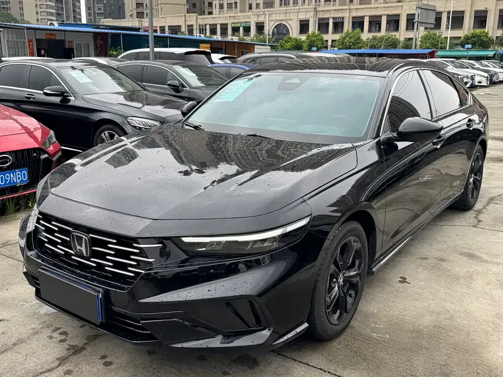 Honda Accord — фото 1