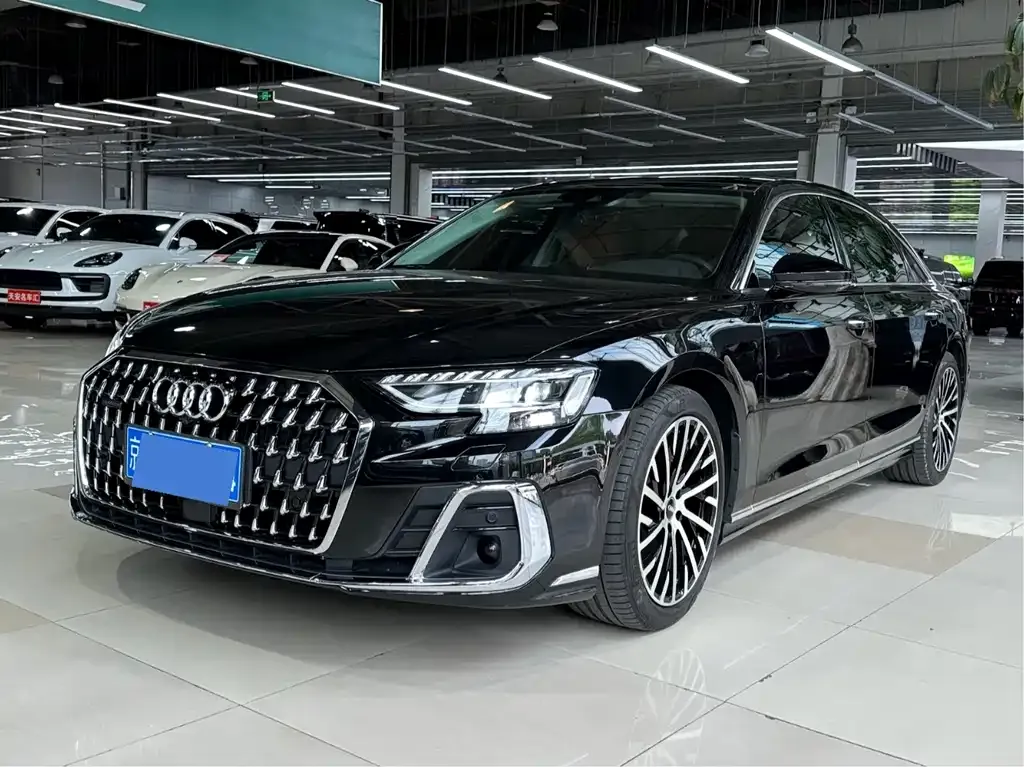 Audi A8 — фото 1