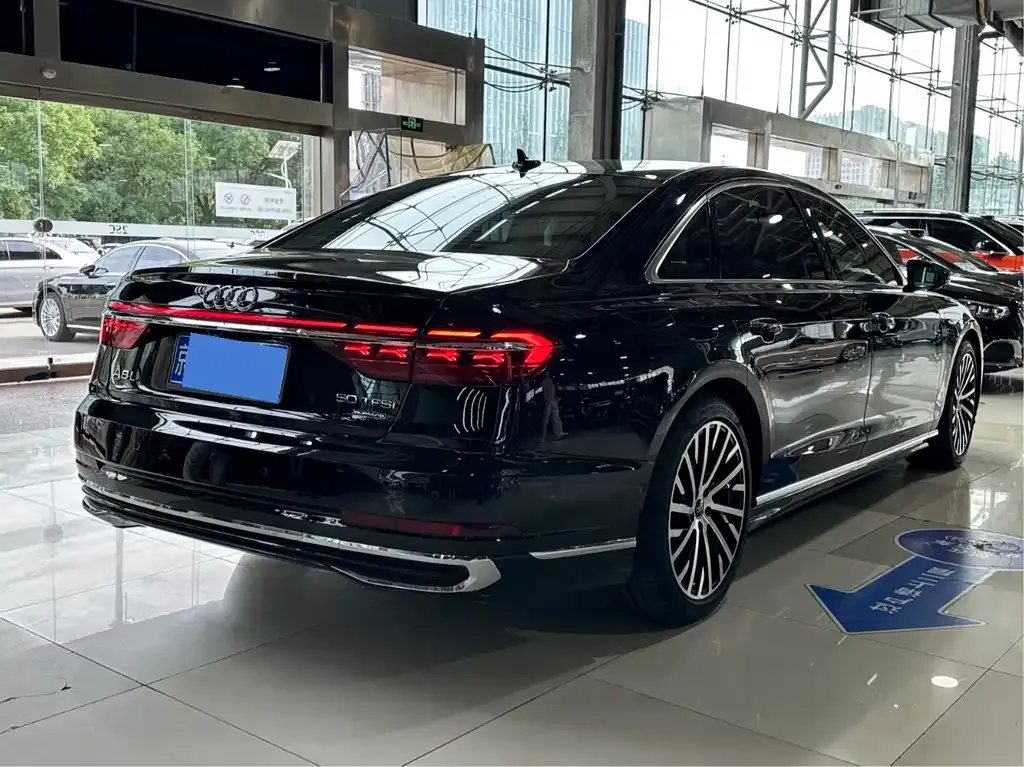 Audi A8 — фото 4
