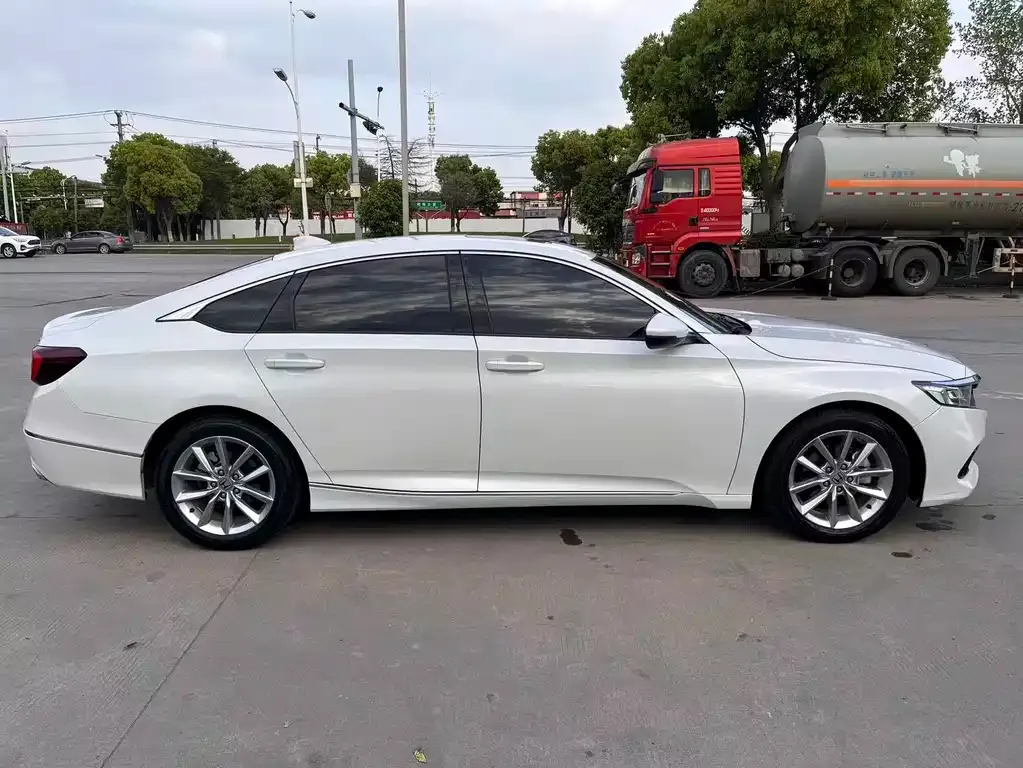 Honda Accord — фото 5