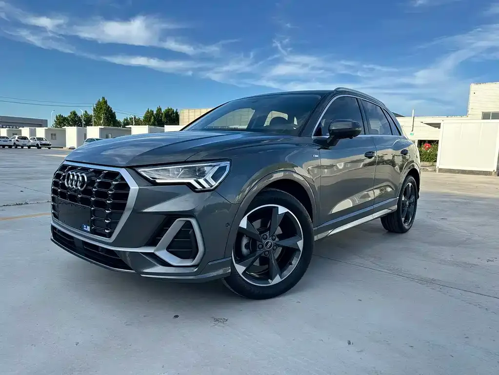 Audi Q3 — фото 1