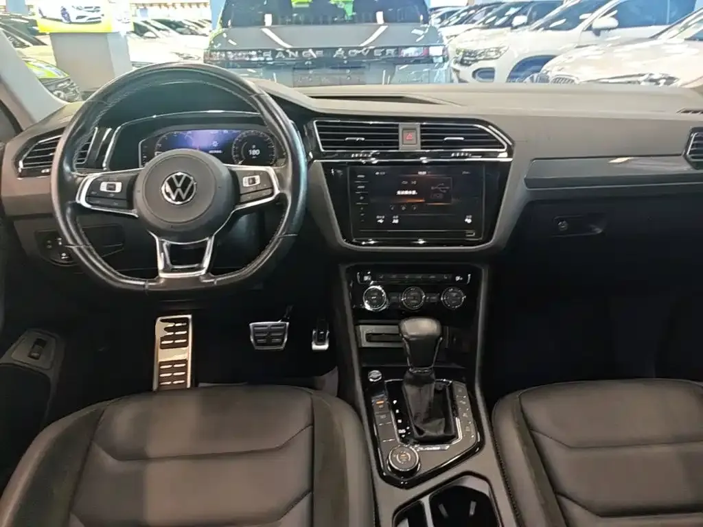 Volkswagen Tiguan L — фото 7