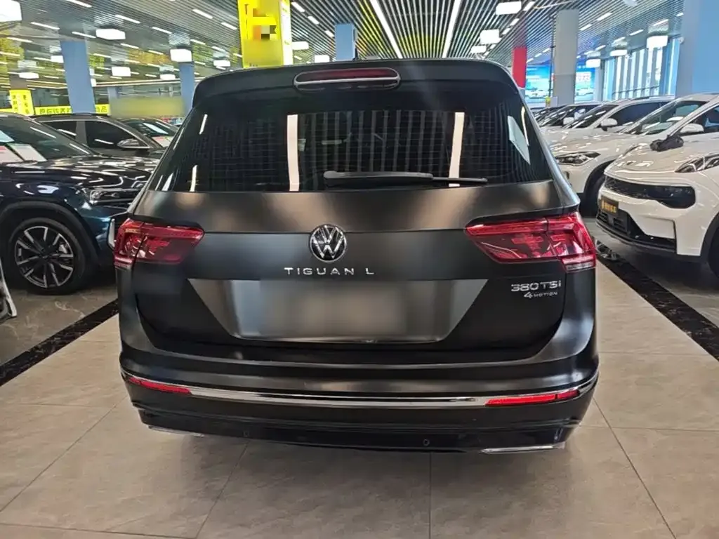 Volkswagen Tiguan L — фото 9