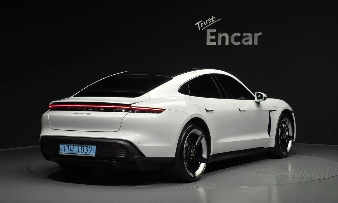 Porsche Taycan 2022 из KR, фото 3