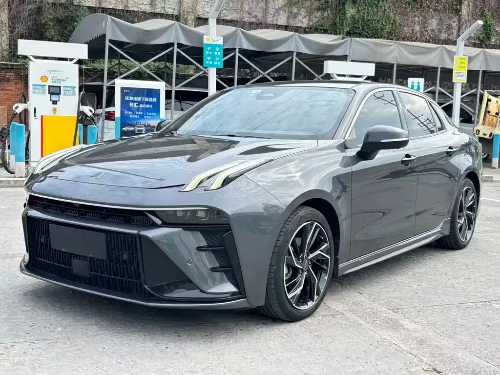 Lynk & Co 03