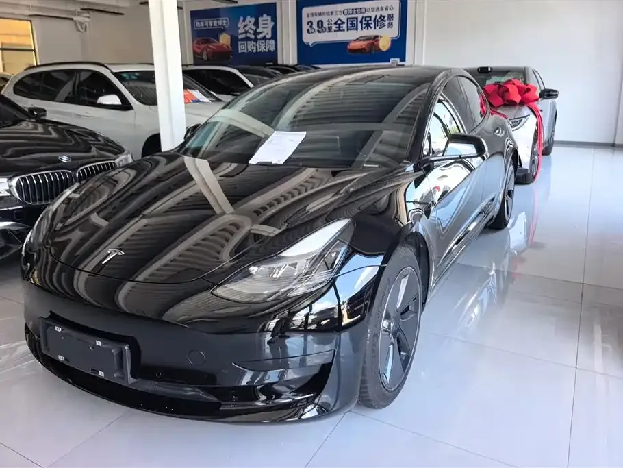 Tesla Model 3 — фото 1
