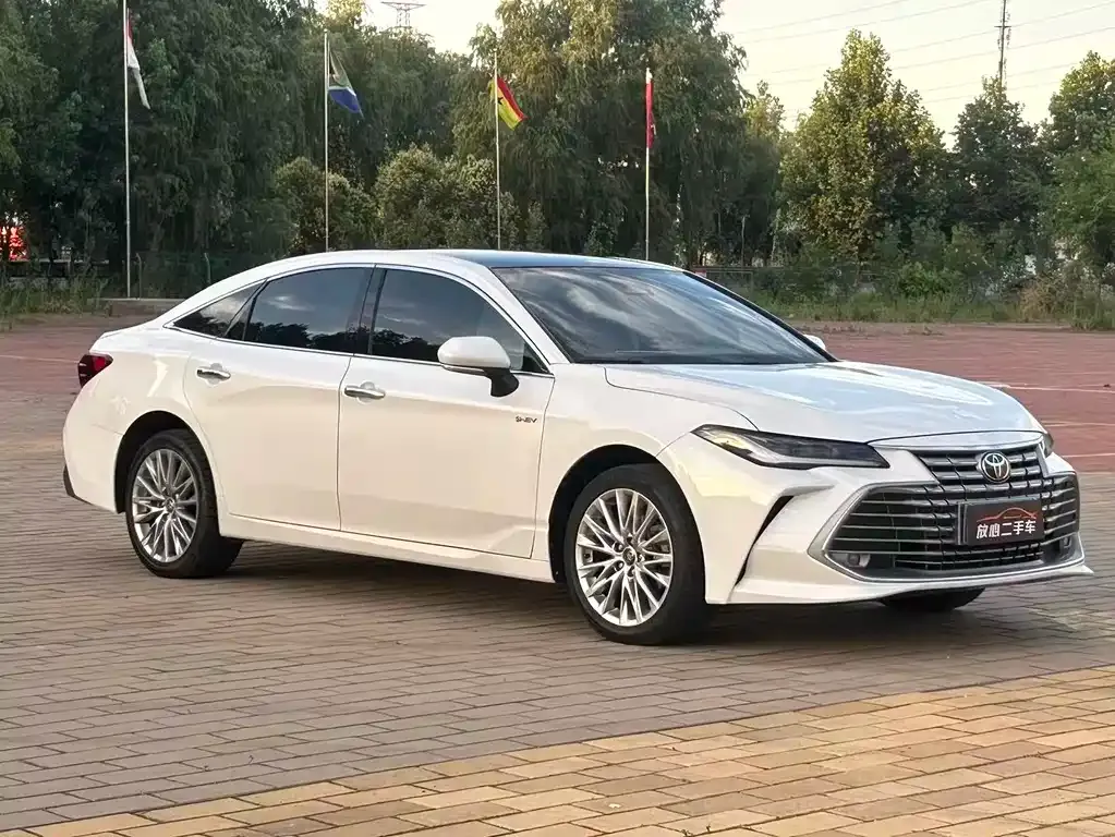 Toyota Avalon — фото 1
