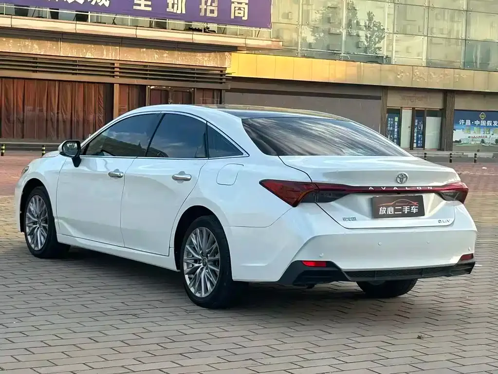 Toyota Avalon — фото 2