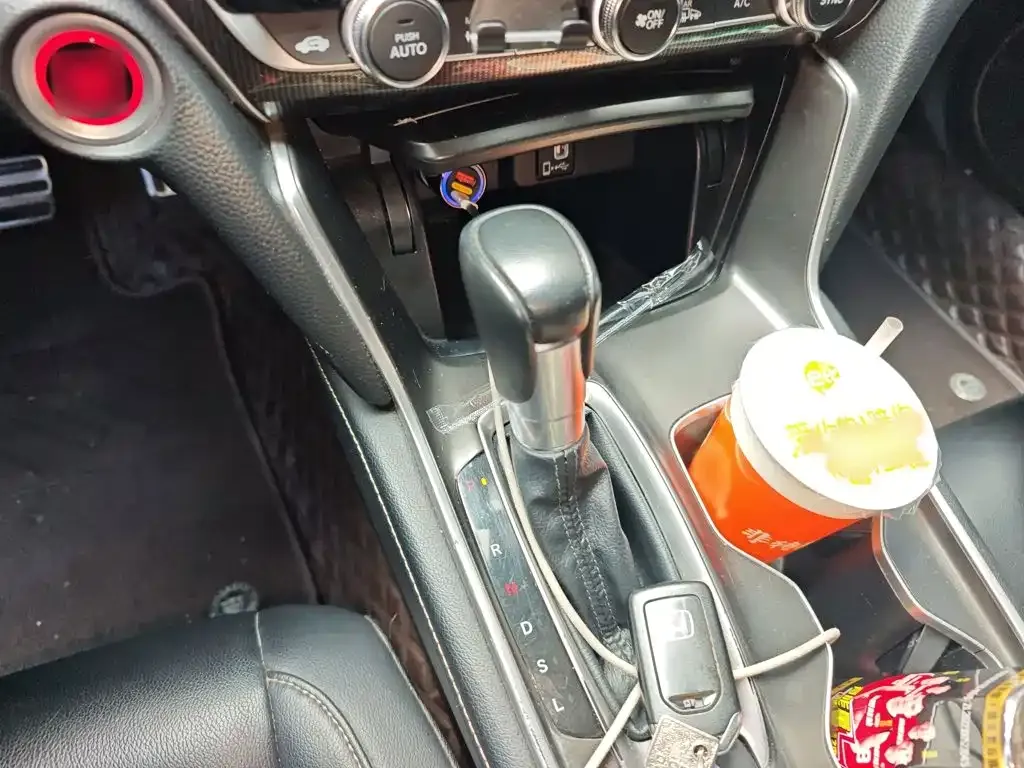 Honda Accord — фото 10