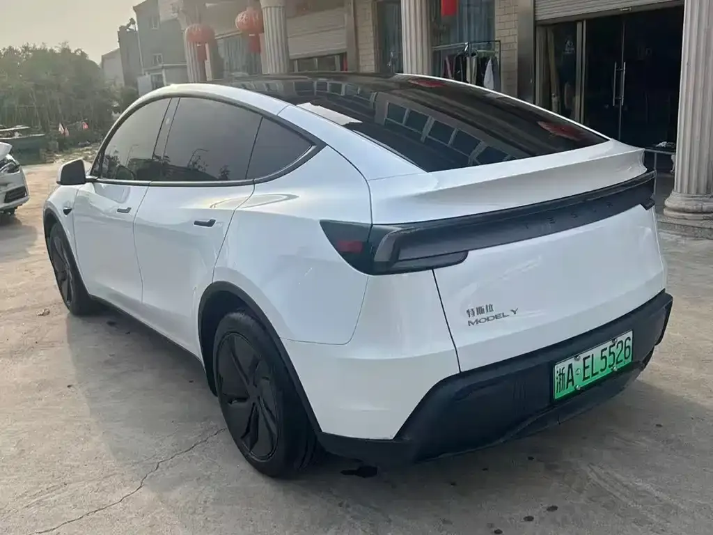 Tesla Model Y — фото 4