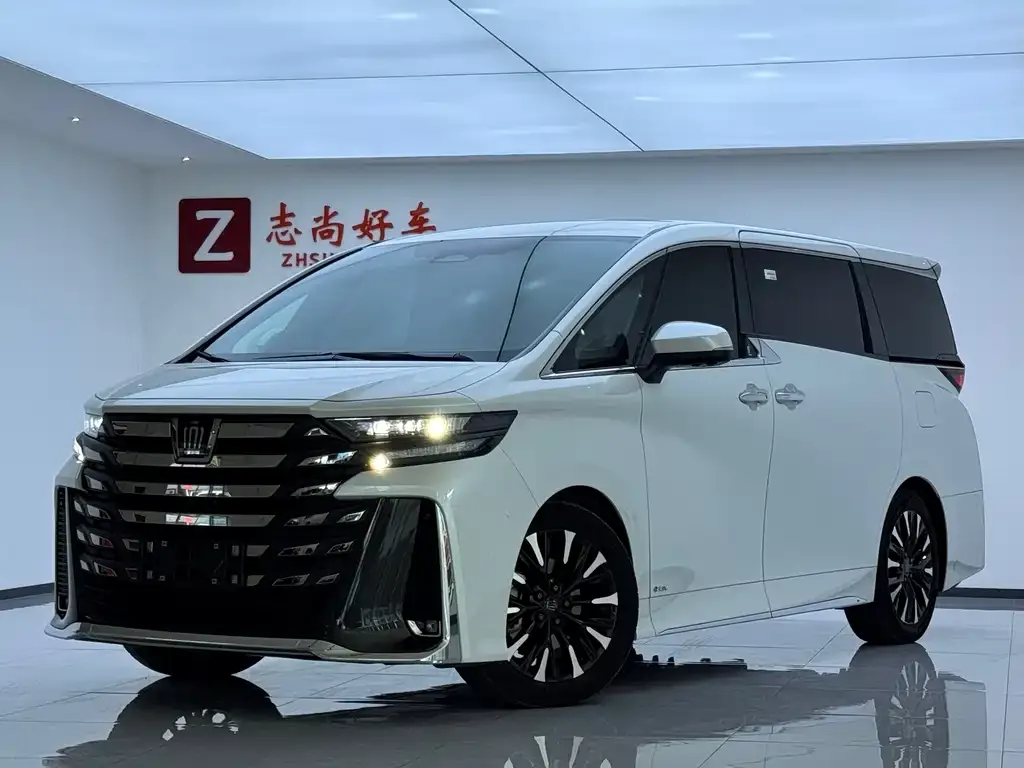 Toyota Vellfire — фото 1