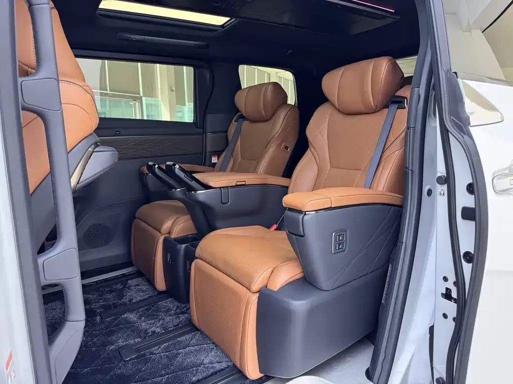 Toyota Vellfire — фото 8