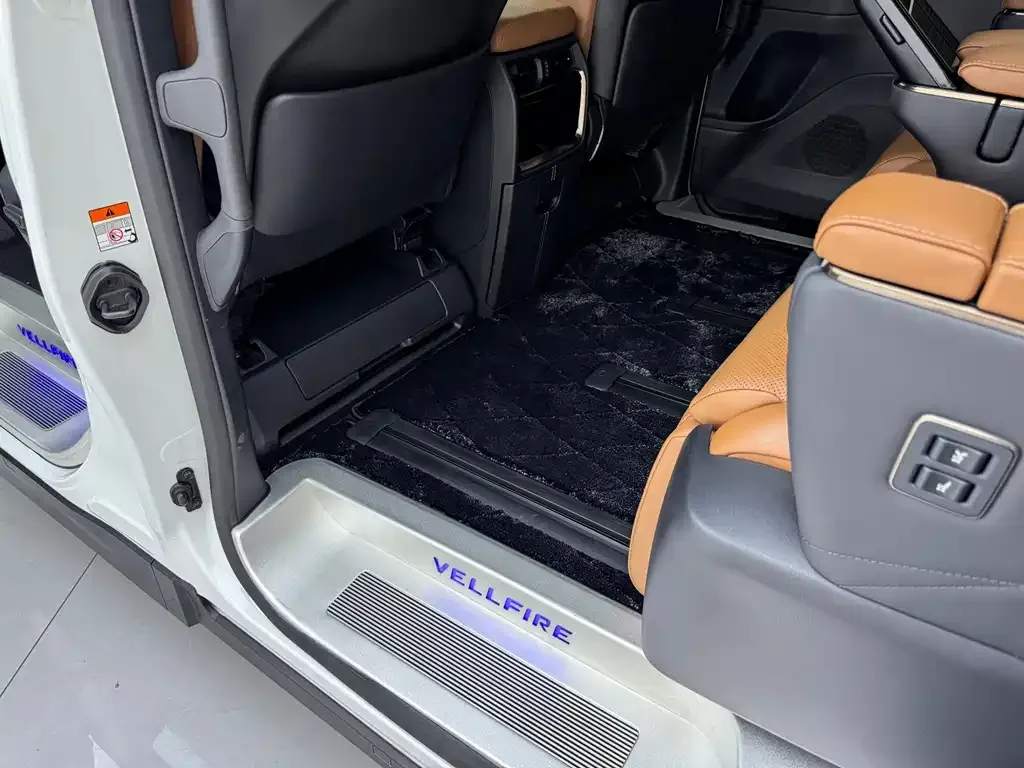 Toyota Vellfire — фото 7