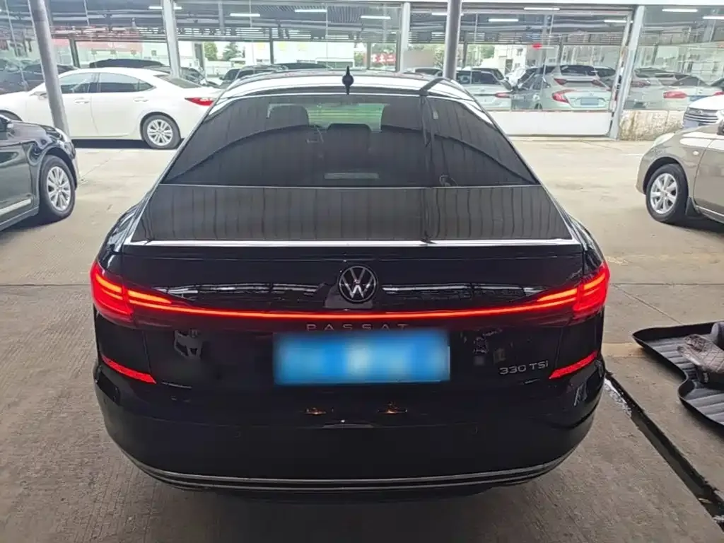 Volkswagen Passat — фото 6